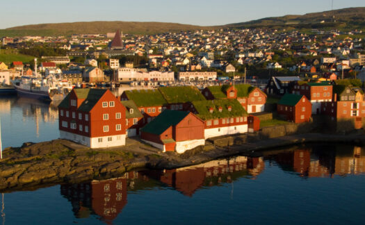 Quais as principais atividades econômicas das Ilhas Faroé?