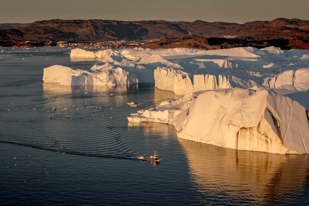 Crediting is required when using photos from our galleries. This means you have to credit both the photographer and Visit Greenland (http://vg.gl/accr) Photo by Mads Pihl / Air Zafari This photo is licensed under Visit Greenland License Agreement. Please refer to the license agreement for more info about the rights of use associated with the image. Download the agreement here: http://vg.gl/vglicense When downloading or sharing this image you enter into an agreement with Visit Greenland A/S about the use of the image under this license. If you want to apply for extended user rights for downloads on this database please read these guidelines: http://vg.gl/guidel