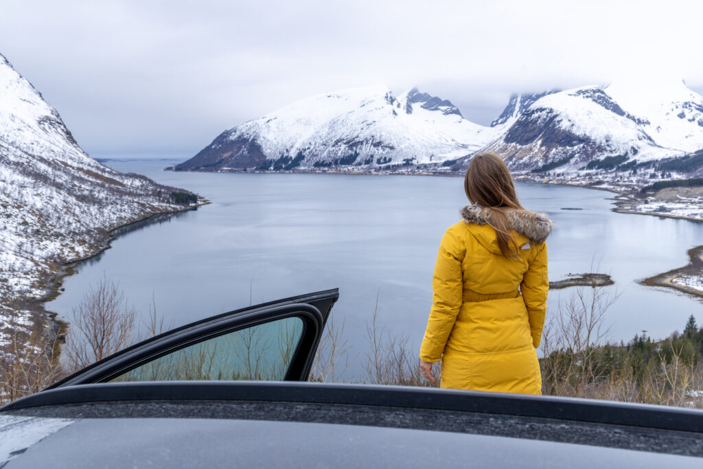 Rota Cênica na Noruega - Vista para as montanhas.jpg