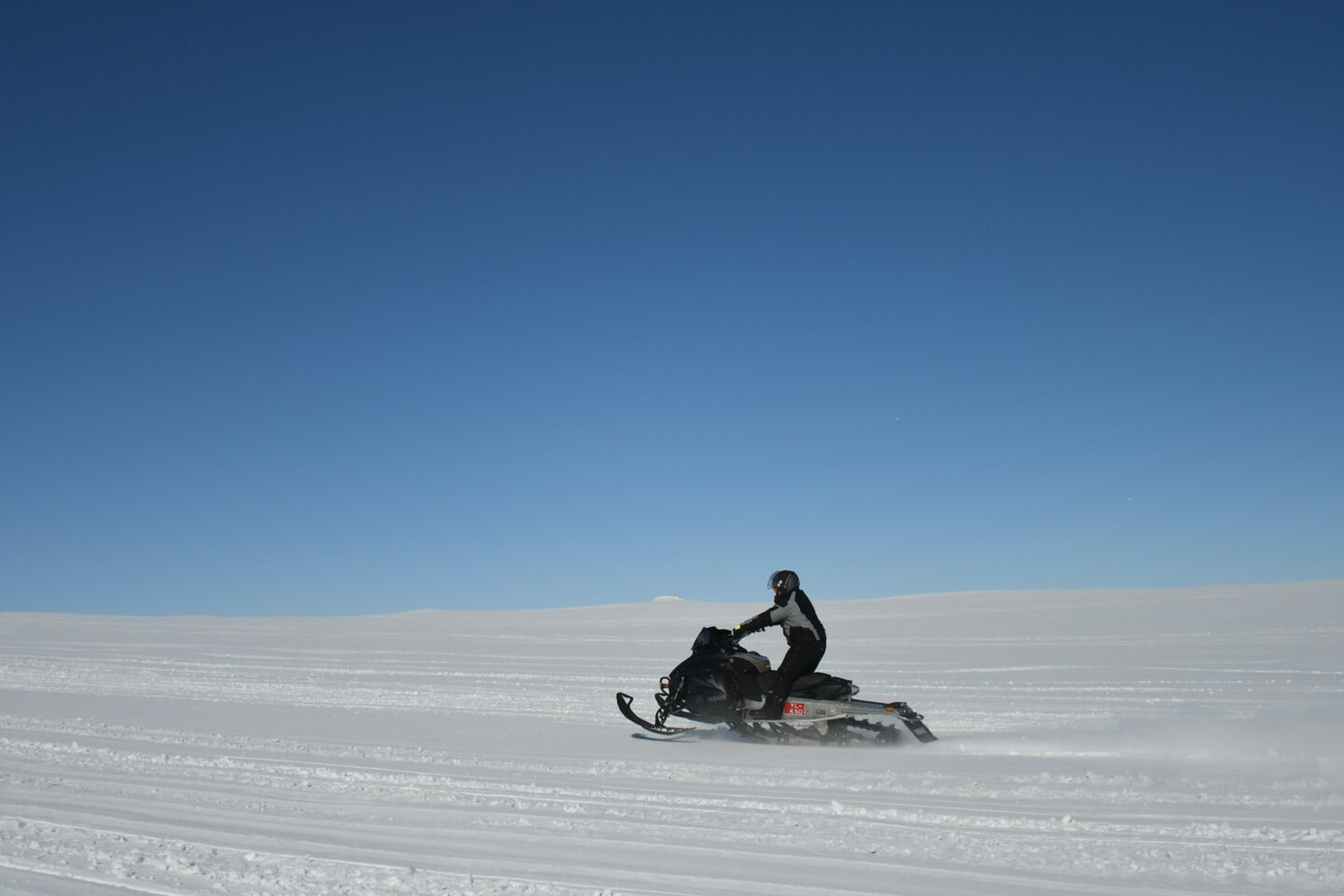 snowmobile islândia diego-van-sommeren-o47Lm14fBT8-unsplash