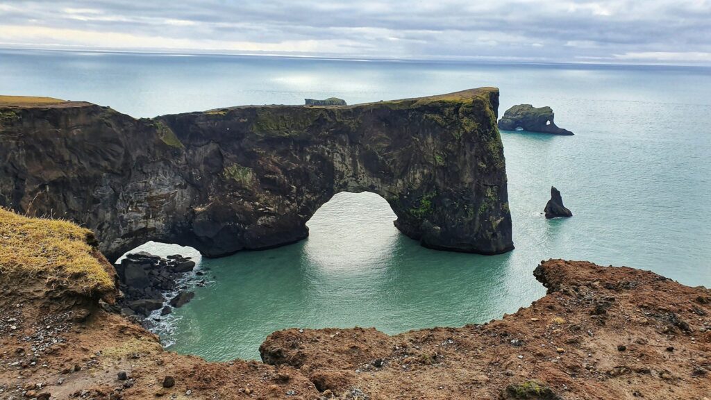 arco em Dyrhólaey Islândia pavol-svantner-LjTEWxkzqG0-unsplash