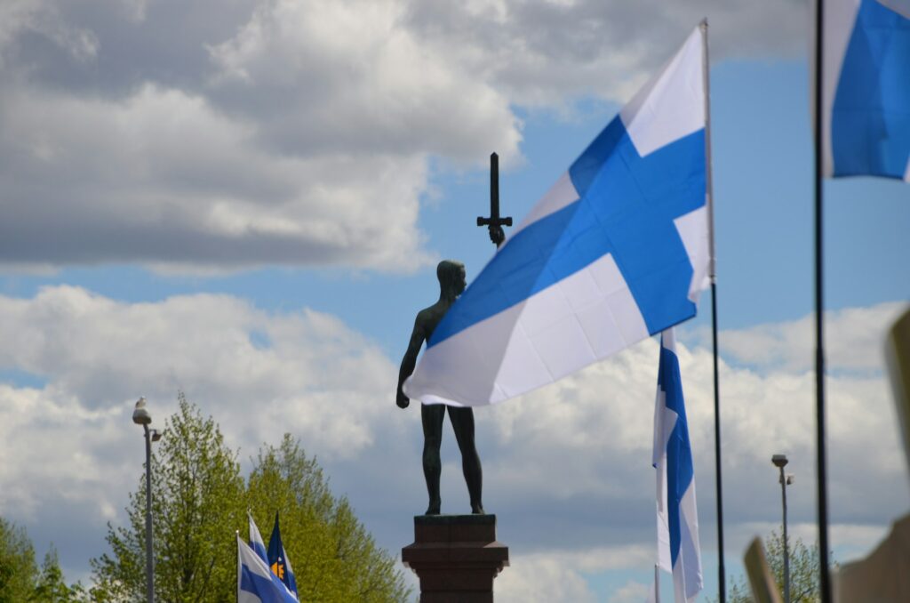 bandeira-da-finlandia-andras-ratonyi-wlyxrjcfyfq-unsplash