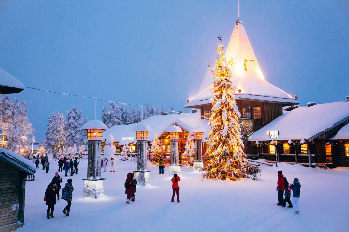 central-plaza-santa-claus-village-rovaniemi-lapland-finland-1