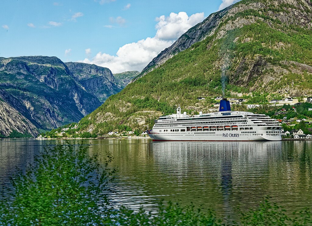 cruzeiro-no-hardangerfjord-fiorde-noruega-verao