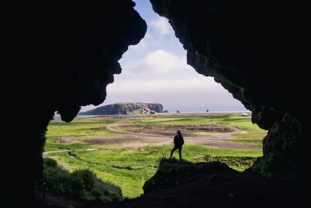 dyrholaey-vik-islandia-jonatan-pie-9xeagcon66g-unsplash-scaled