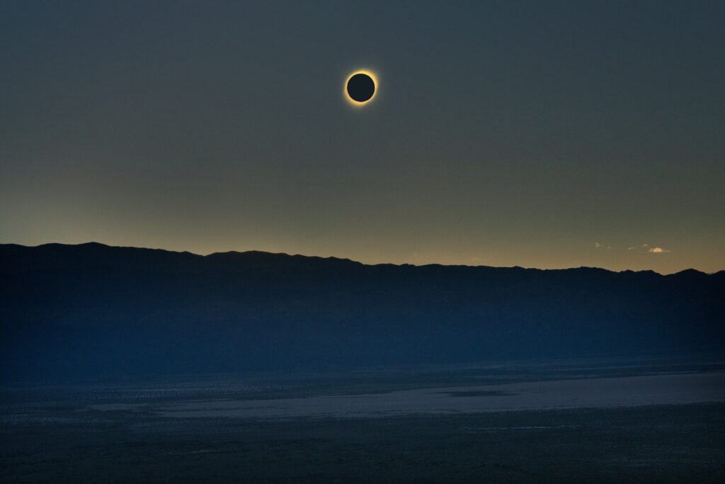 eclipse solar total bruno-do-val-JUdFqoNBq60-unsplash