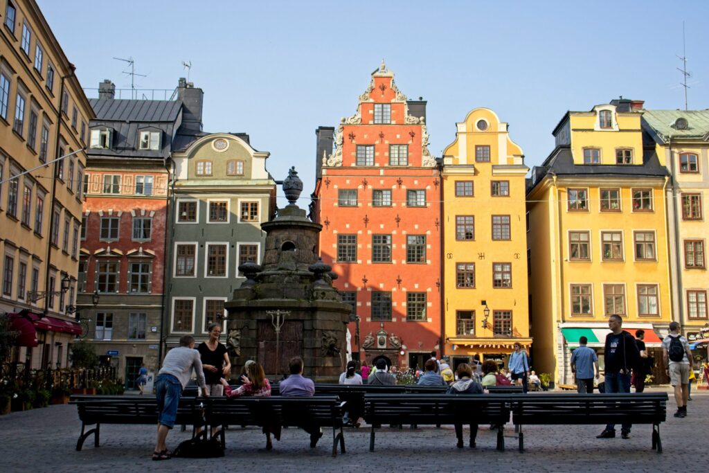 estocolmo-stockholm-gamla-stan-praca-stortorget-scaled