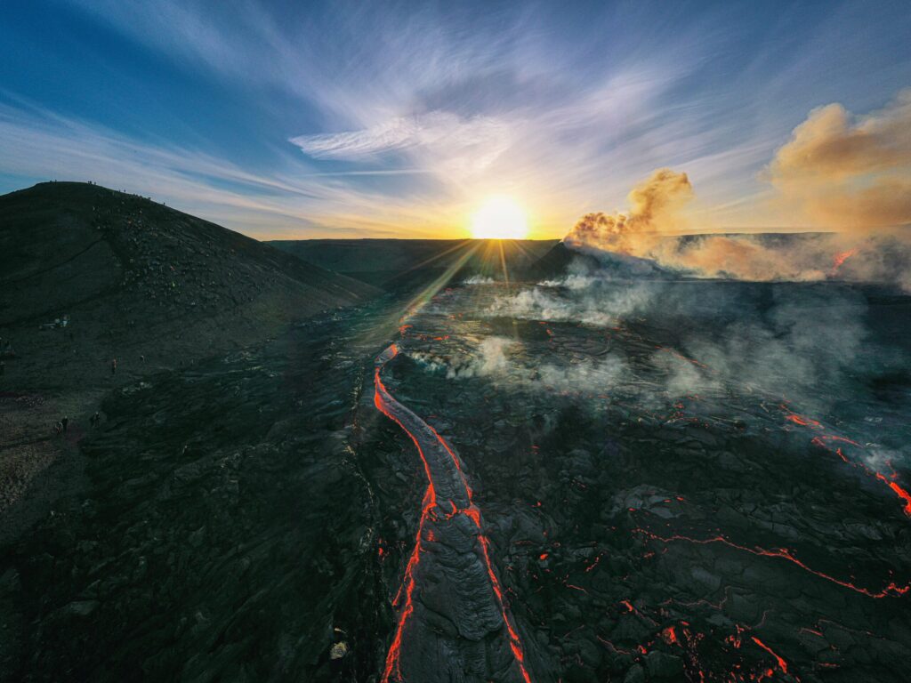 fagradalsfjall-islandia-vulcao-jonatan-pie-655dlj6h0si-unsplash-scaled