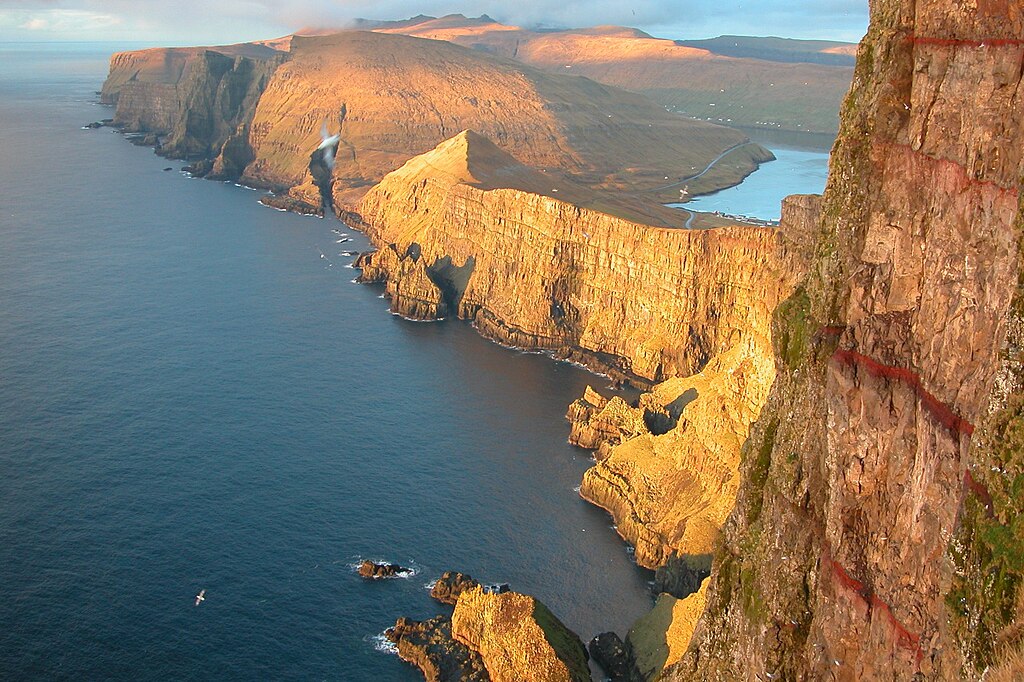 falesia-desfiladeiro-ilhas-faroe-sudoroy