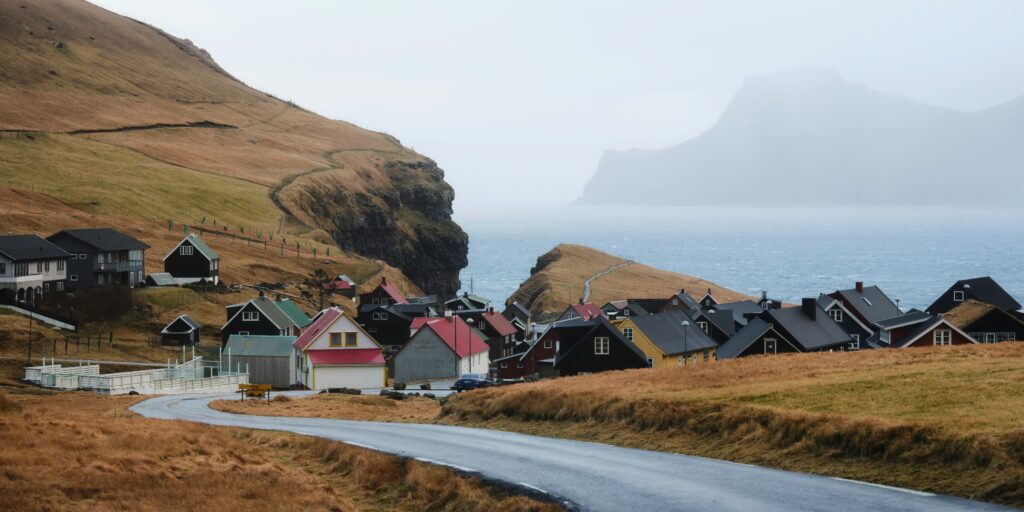 gjogv-eysturoy-ilhas-faroe-joshua-kettle-1eh7y73sdwm-unsplash