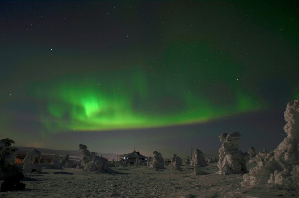 levi-finlandia-aurora-boreal-jouni-rajala-tosjyg4zimg-unsplash-scaled