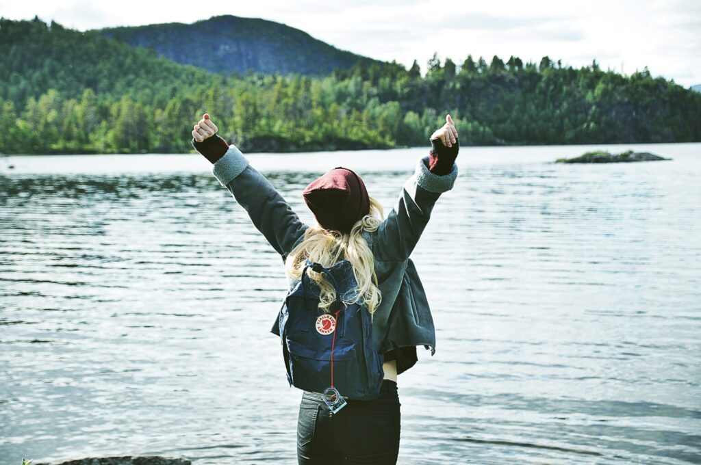 mulher-viagem-solo-suecia-agnieszka-boeske-cfdh_t5xbxk-unsplash-scaled
