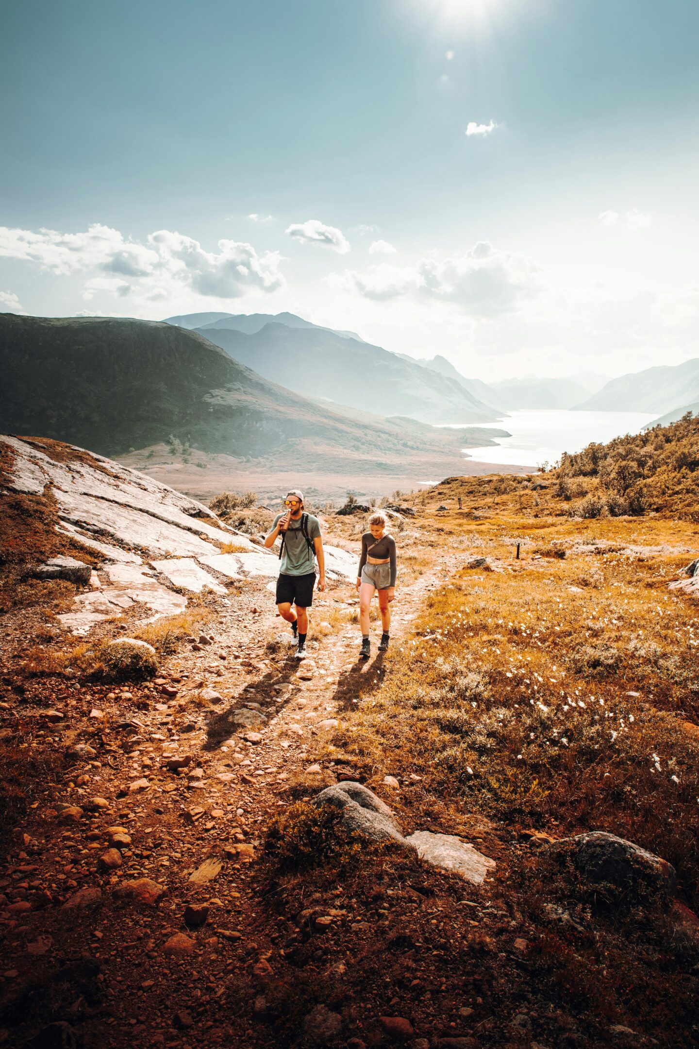 noruega-caminhada-hiking-trilha-daniel-j-schwarz-qf_3i-kmsds-unsplash