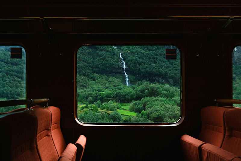 noruega-de-trem-abby-rurenko-qobilxz1dnc-unsplash-scaled-1