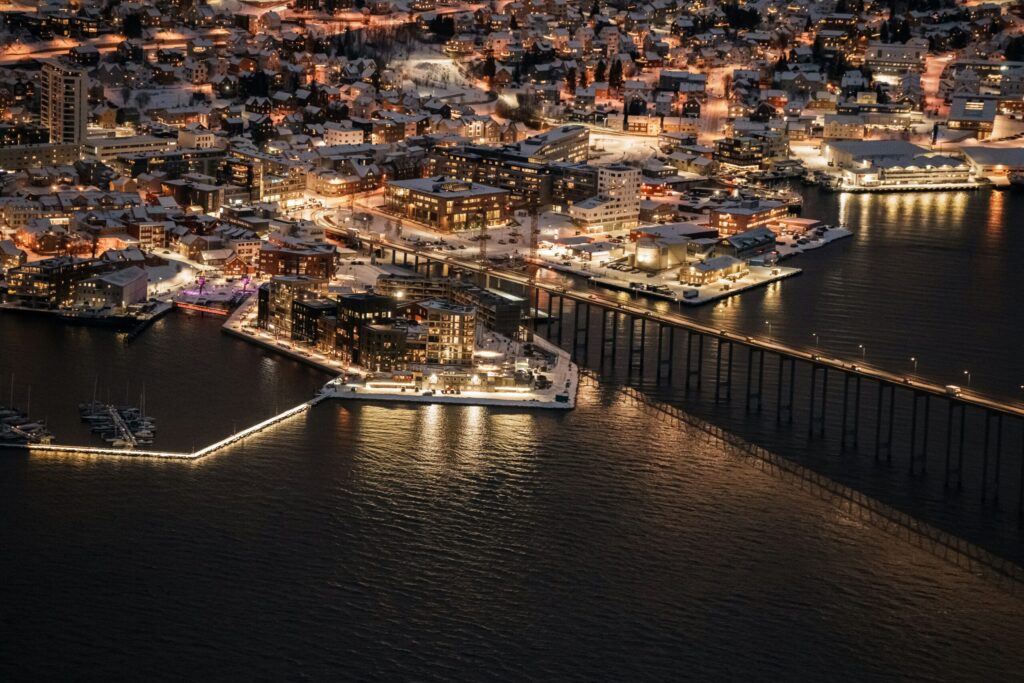 os-melhores-restaurantes-de-tromso-na-noruega-tianxiang-ji-panei2ik-8k-unsplash-scaled