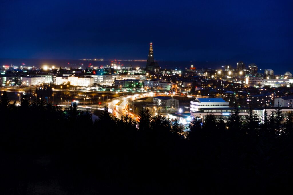 reykjavik-a-noite-vida-noturna-islandia-scaled