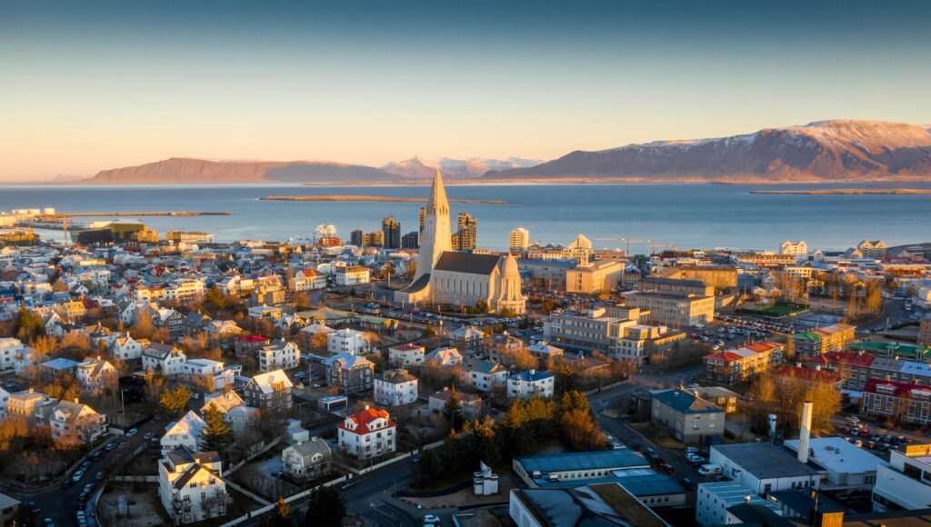 reykjavik-islandia-einar-h-reynis-geyukmakzp0-unsplash