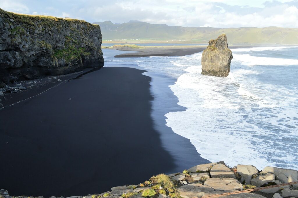 reynisfjara islândia praia de areia preta brian-ward-grSkss0mook-unsplash