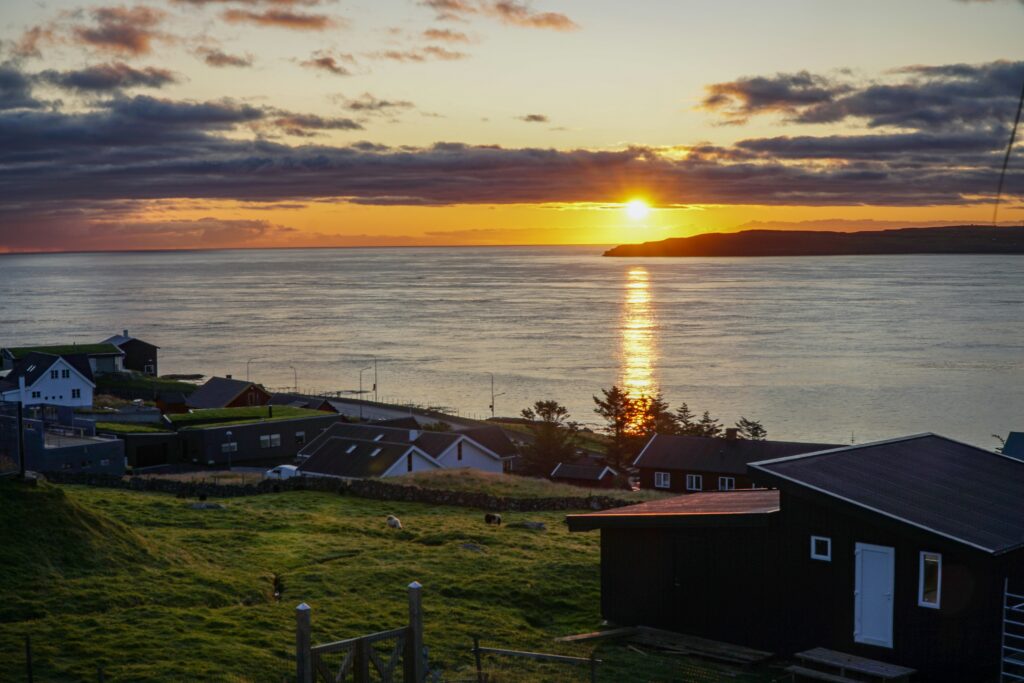 torshavn-ilhas-faroe-james-rathmell-ifq2qdevlro-unsplash