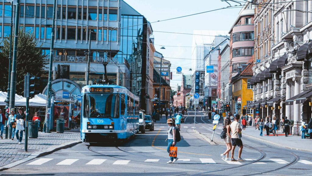 tram bonde em oslo noruega jack-white-naXbZjqbaTM-unsplash