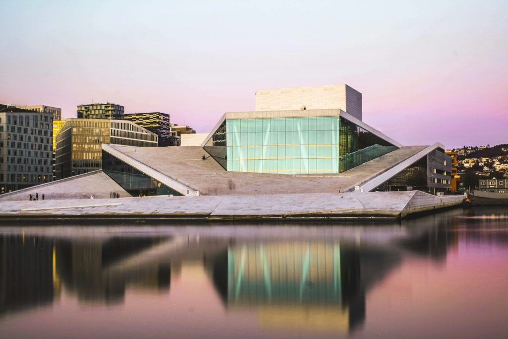 Oslo Opera House Noruega arsene-m-ovrejorde-BovGw4div6U-unsplash