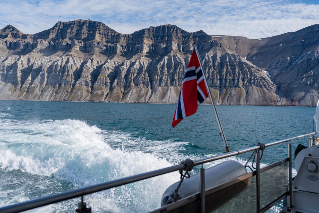 Svalbard Navegação Cruzeiro Hurtiguten Wildlife_and_Glacier_Cruise_with_MS_Bard_bilde_4_Photo_Schibsted_Partnerstudio forn