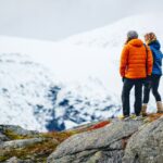 casal em lua de mel na Noruega johannes-andersson-_ZO2obWfpFQ-unsplash