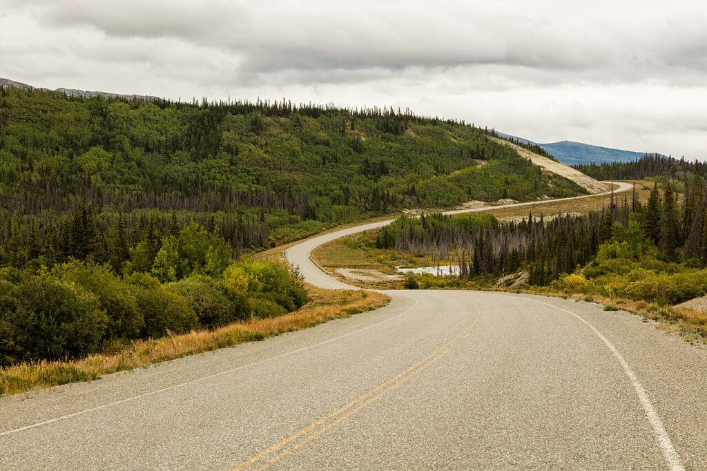 Estrada em Haynes Junction - Yukon - Canadá