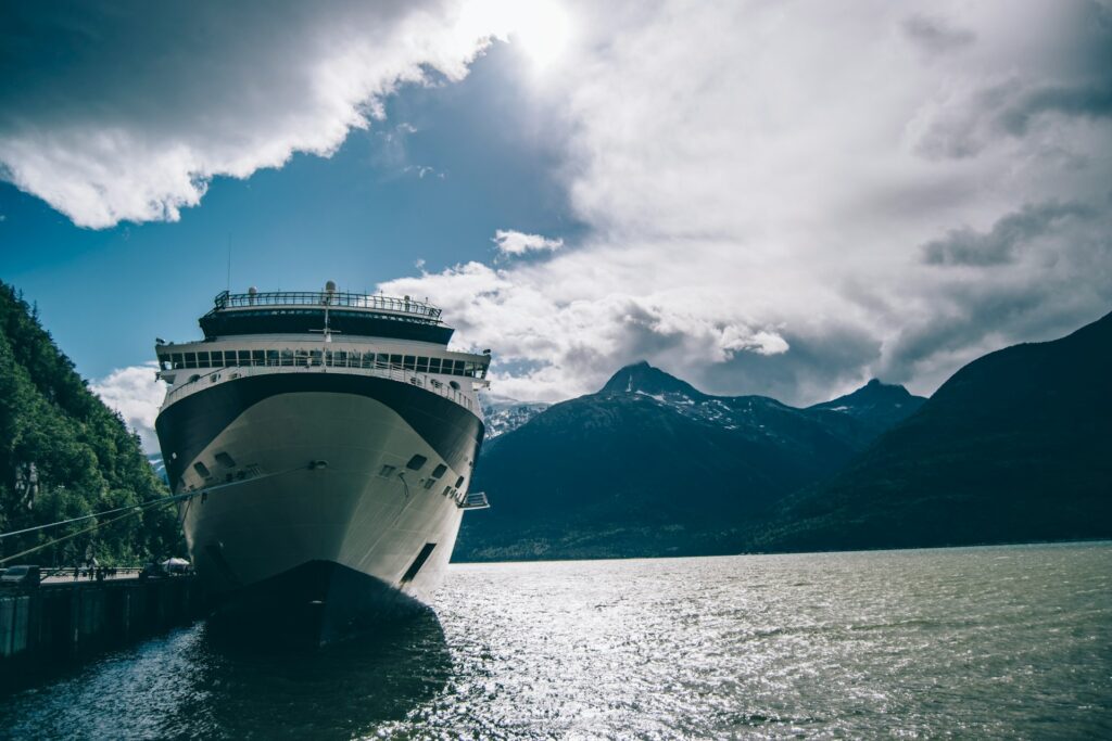 Navio de cruzeiro atracado em Juneau - Alasca