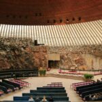 Interior da Temppeliaukio Kirkko – Helsinque – Finlândia hongbin-nU0PStgDsKU-unsplash