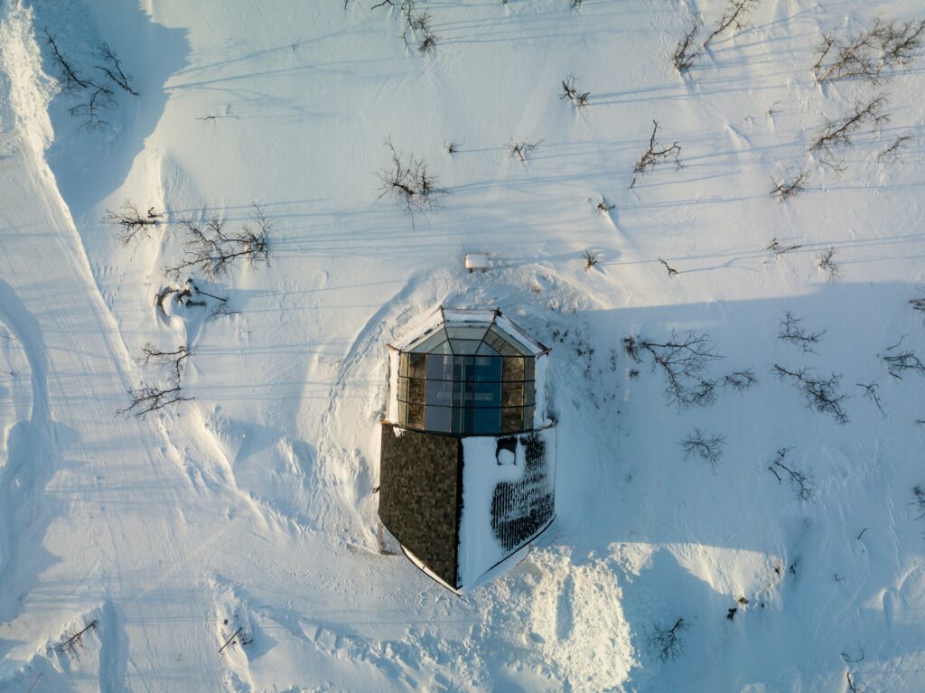Paisagem nevada e iglu de vidro - Kilpisjärvi - Finlândia