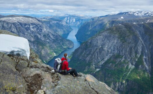 Trekking na Noruega: cidades, trilhas e experiências imperdíveis